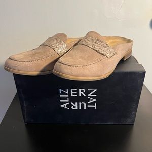 Naturalizer Beige Womens Loafers